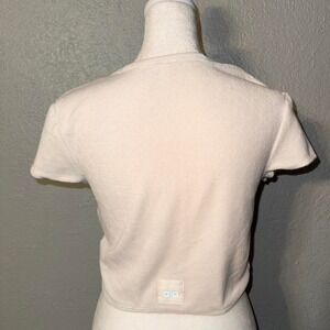 Alo Top Size Medium/Small Ivory Short Sleeve